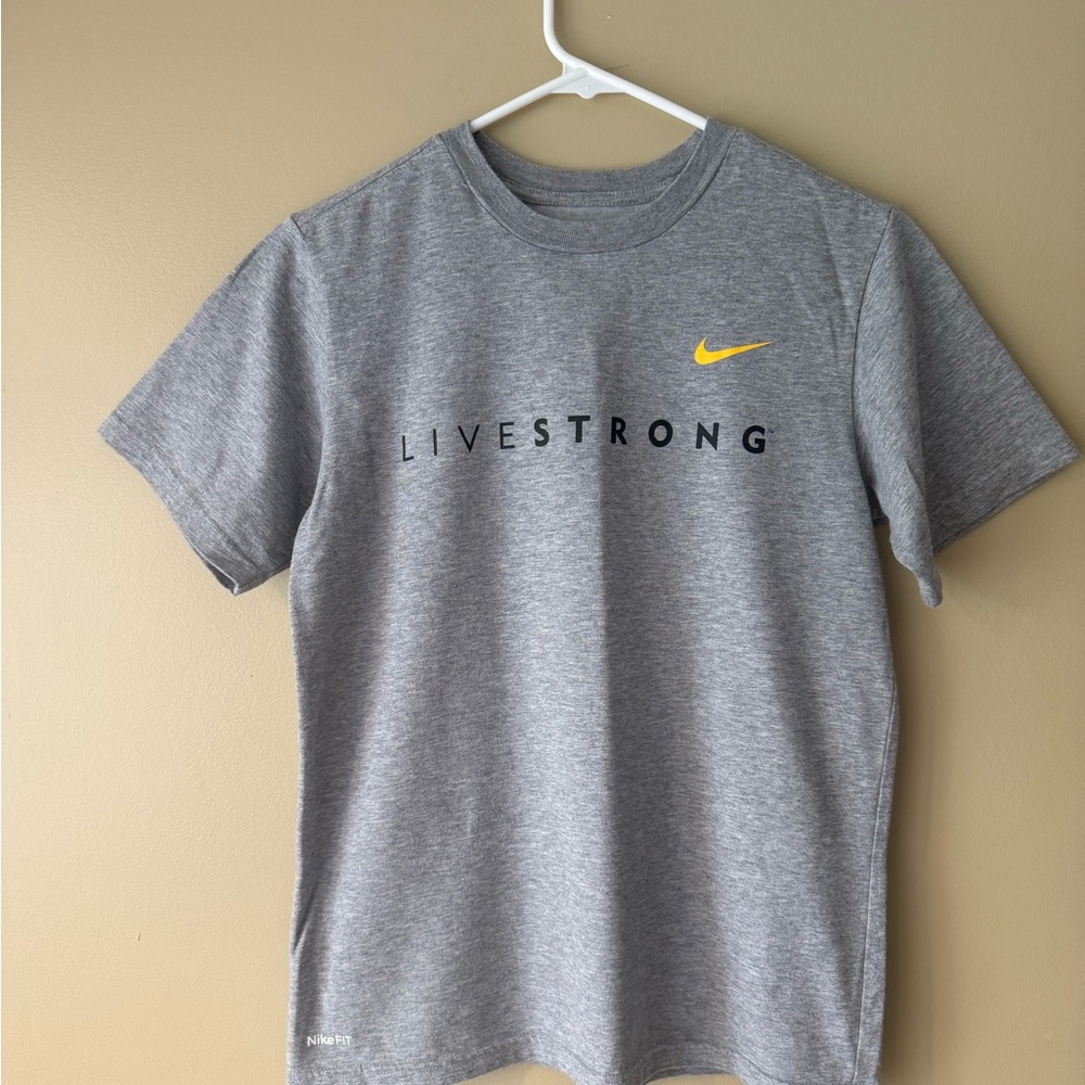 Nike Gray and Yellow Short Sleeve Tee
